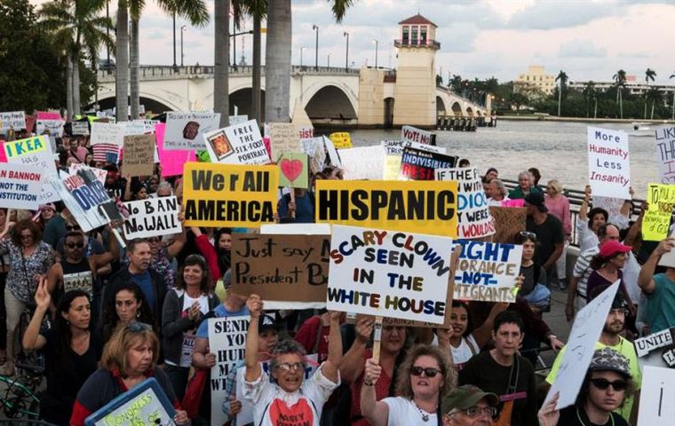 Los manifestantes rechazan los proyectos de gasoductos y oleoductos aprobados por Trump, incluido uno en Florida que empezará a funcionar en junio