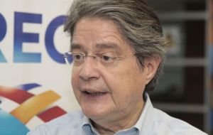 Guillermo Lasso, ex banquero conservador, lograba un 29,86% tras el conteo de 51,8% de las actas electorales, señaló el presidente del CNE, Juan Pablo Pozo.
