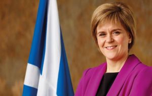 La ministra principal escocesa Nicola Sturgeon reveló que impulsará un segundo plebiscito de independencia del Reino Unido en 2018 o 2019