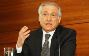 Muñoz empero admitió que si Ferreira “se disculpa formalmente” por expresiones ofensivas a la presidenta Bachelet, Chile está dispuesto a “considerar su ingreso”.