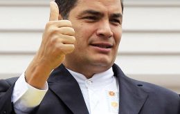 El Presidente Rafael Correa, adelantó durante la noche del domingo que el candidato oficialista encabezaba los comicios por más de dos puntos. 