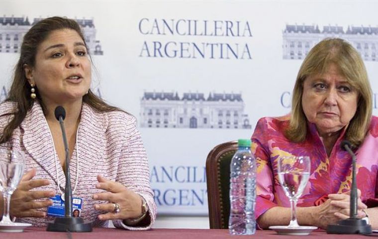 Susana Malcorra y la directora para América Latina del Foro Económico Mundial (WEF), Marisol Argueta de Barillas, anuncian el lanzamiento del Foro