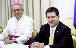 Cartes lideró el encuentro que reunió al arzobispo de Asunción, a presidentes de cinco partidos políticos y a los titulares de las cámaras de diputados y senadores.