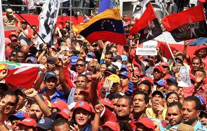 La oposición promete que el miércoles será “la mamá de las marchas”, pero el oficialismo también asegura que ese día colmará las calles de Caracas.