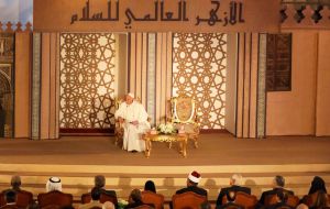 El Papa participó en El Cairo de una Conferencia Internacional sobre la Paz organizada por la Universidad Al-Azhar, la mayor institución del islam sunnita.