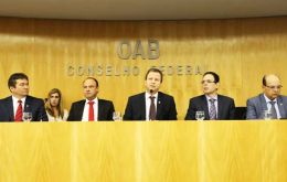 Temer recibió otro duro revés con la decisión, abrumadora, de la Orden de Abogados de Brasil (OAB) de presentar un pedido de juicio político para destituirlo