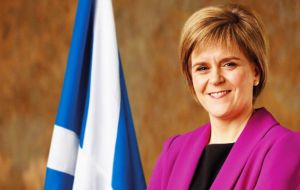 El Partido Nacional Escocés, SNP, es la tercera fuerza parlamentaria británica con 56 escaños, y su líder es Nicola Sturgeon 