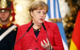 “Con mucho gusto seguiremos cooperando” con la Argentina, dijo Merkel, a la vez que recordó los “160 años de relaciones bilaterales”.
