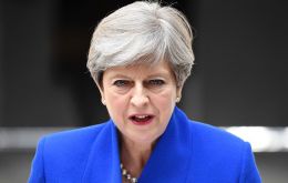 May dijo que su partido y el Unionista Democrático formarán un nuevo gobierno “que puede dar certidumbre y conducir a Gran Bretaña en esta hora crítica”.