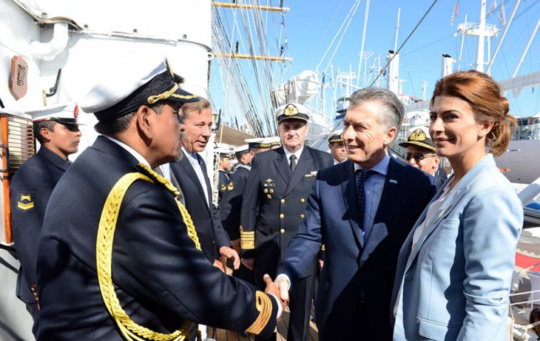 El presidente agradeció a la tripulación de la fragata Libertad que desde el 22 de junio pasado está recorriendo puertos europeos en el marco de su viaje anual