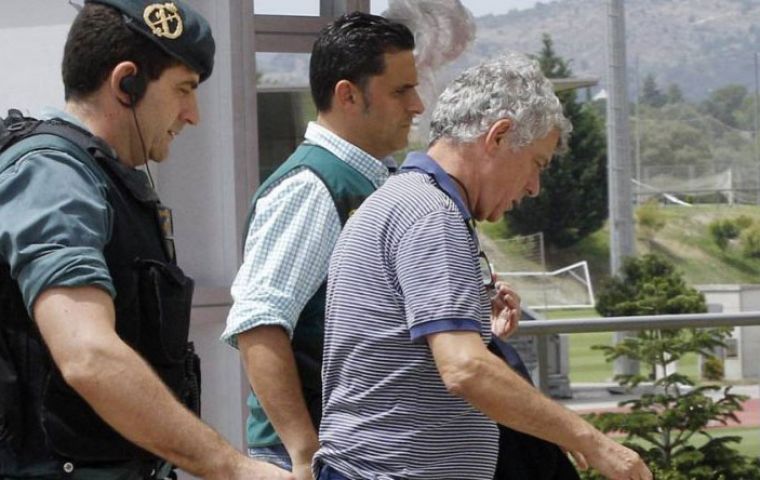 De momento fueron detenidos Villar, su hijo Gorka, el vicepresidente económico de la RFEF, Juan Padrón, y otro directivo, puntualizó la Guardia Civil