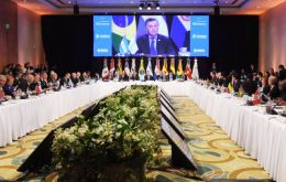 La Cumbre de Mercosur exhortó al gobierno y oposición venezolanos a desistir de toda iniciativa que signifique una profundización de la crisis que se vive en ese país.