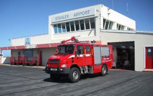 El aeropuerto de Stanley cuenta con habilitación de Categoría 3, que permite operar avionetas y otras menores como aeronaves ambulancia 