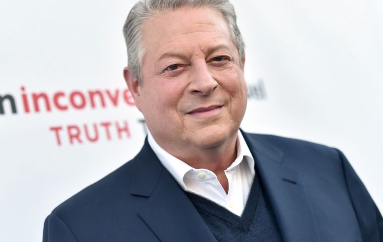 ”El hecho de que haya tanta gente que no cree en el cambio climático no ocurre porque sí”, afirmó Gore, quien presentó la secuela de “An Inconvenient Truth”