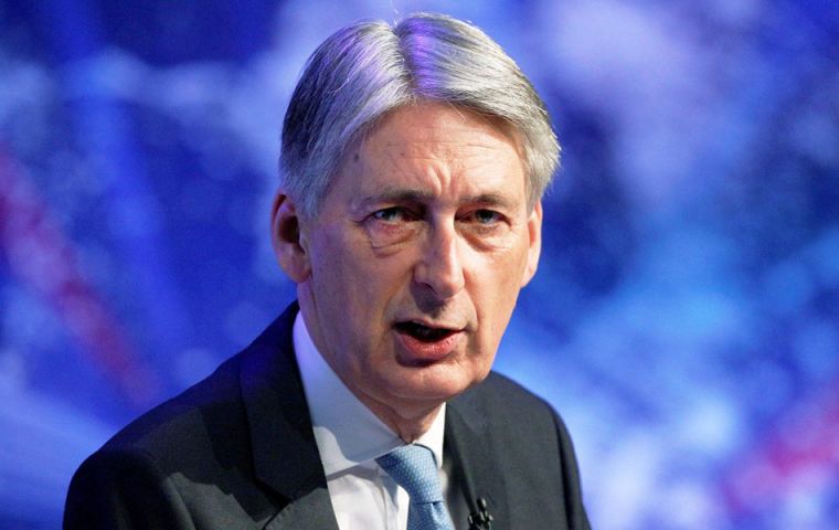 La semana pasada el ministro Philip Hammond, dijo que no debería haber cambios inmediatos en las normas de inmigración una vez que Reino Unido salga de la UE
