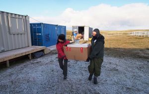 Condiciones de frío bajo cero tuvieron que soportarse en el cementerio argentino en Falklands (Foto ICRC) 
