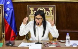 La ex canciller y presidente de la Asamblea Constituyente, Delcy Rodríguez  dijo que “actuará para acompañar” a Maduro “en la defensa” del país