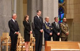 En la ceremonia en la Sagrada Familia participaron el rey Felipe y la reina Letizia; el jefe del gobierno Mariano Rajoy, y el del Ejecutivo catalán, Carles Puigdemont.