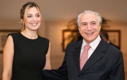 Temer y Sra., como vicepresidente, sustituyó a Rousseff en mayo de 2016, cuando comenzó el proceso de destitución, y hace un año luego fue confirmado en el cargo