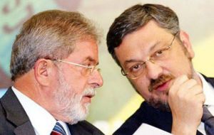 Palocci fue fundador del PT y su presidente en el Estado de Sao Paulo entre 1997 y 1998; ministro de Hacienda con Lula y ministro-jefe de la Casa Civil con Dilma