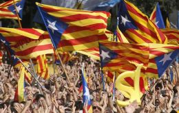 En las pancartas, el mensaje en catalán era claro: “Votaremos”. O “Adéu Espanya” (Adiós España). 