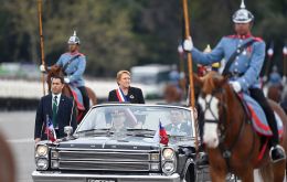 Michelle Bachelet, encabezó la tradicional ceremonia, llevada a cabo en la elipse del Parque O'Higgins, horas antes de viajar a Nueva York a la ONU
