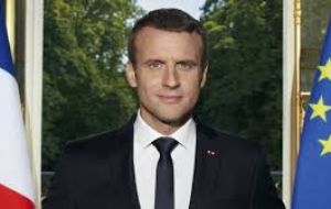 Igualmente líderes europeos han expresado su apoyo a Madrid. El presidente de Francia, Emmanuel Macron, apoyó “la unidad constitucional de España”.