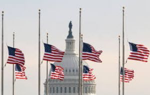Casa Blanca emitió una Proclamación presidencial para que las banderas sean izadas a media asta en la sede presidencial y oficinas públicas hasta el 6 de octubre
