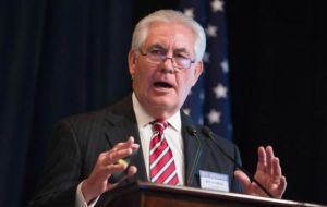 Rex Tillerson informó que se comunicó a Cuba “la orden de salida de 15 de sus diplomáticos en su embajada en Washington”