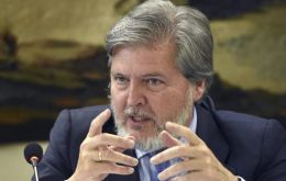 ”Sería bueno empezar a sellar esa fractura por el Parlamento de Cataluña (...) a través de unas elecciones autonómicas” , dijo el vocero Méndez de Vigo 