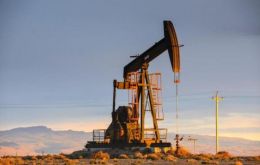 La petrolera Roch dijo la primera perforación a 2.100 metros arrojó la extracción de petróleo de tipo “liviano” que permitiría la destilación de naftas