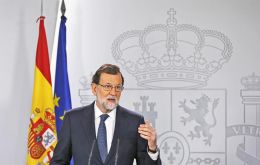  Tras un consejo de ministros extraordinario, Rajoy expuso la aplicación concreta del artículo 155 de la Constitución, nunca usado de lleno en 40 años de democracia