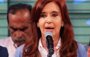 La Unidad Ciudadana, liderada por la ex Presidenta Cristina Fernández (2007-2015), alcanzaba un 35,36 % de los sufragios. 