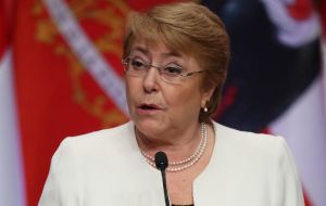 Por su parte el gobierno chileno de Michelle Bachelet reiteró que su país “no reconocerá ningún acto o decisión independentista unilateral”.