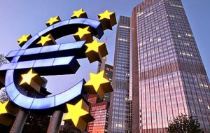 Decressin dijo que apoyaba el enfoque del Banco Central Europeo para rebajar el estímulo y justificó que el Banco de Inglaterra subiese sus tipos de interés