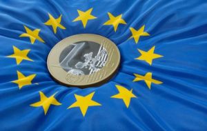 Debido en parte al aumento del 3% en el valor del Euro/dólar, se registran 620.000 nuevos millonarios en dólares en países de la eurozona: Alemania, Francia, Italia