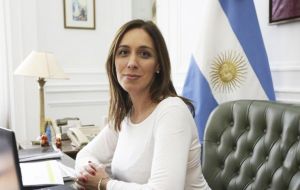 Vidal es calificada como “pensadora global”, y se destaca como “hecho notable” que Vidal es la primera mujer en gobernar la provincia de Buenos Aires.