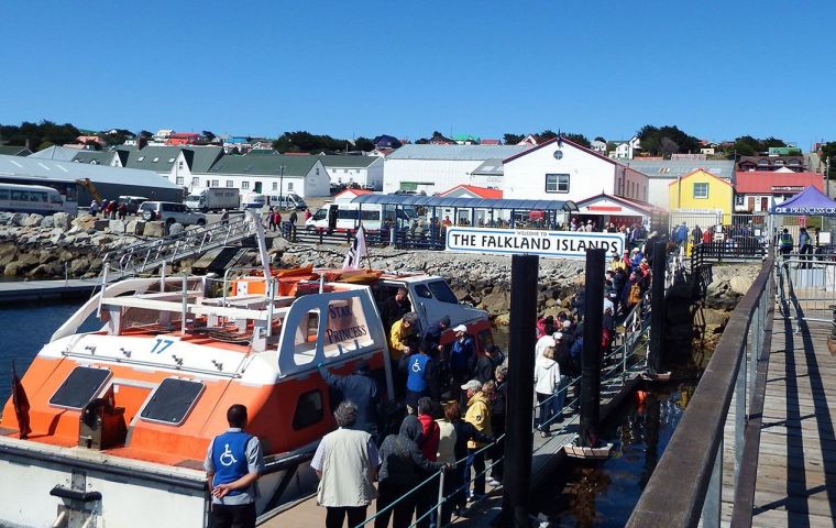 Un día muy atareado en las Falklands con varios cruceros coincidiendo en Stanley 