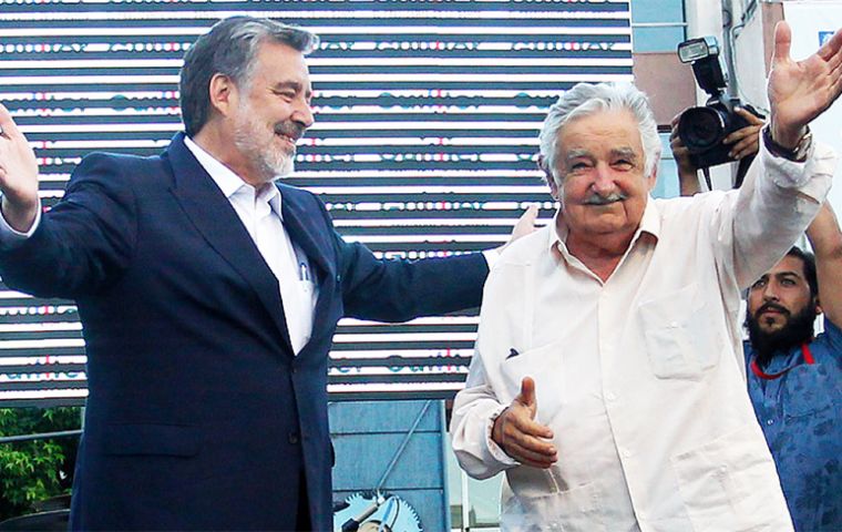 Guillier junto al ex presidente uruguayo Mujica, cerró su campaña regional para alcanzar la presidencia de Chile 