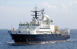 El buque científico ruso Yantar estuvo en Buenos Aires y Montevideo realizando maniobras de reaprovisionamiento, y ya ha retornado a la búsqueda