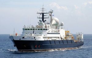 El buque científico ruso Yantar estuvo en Buenos Aires y Montevideo realizando maniobras de reaprovisionamiento, y ya ha retornado a la búsqueda