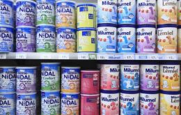 Lactalis, el primer grupo lechero francés, anunció el retiro de toda su producción desde febrero de leche infantil, procedentes de la planta de Craon 