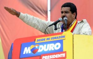 “Por el saboteo de Portugal, que no cumplió los convenios, y de los Estados Unidos, que nos han impuesto las sanciones que pedían sus lacayos”, bramó Maduro