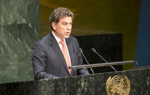 La delegación peruana, encabezada por el embajador Gustavo Meza-Cuadra, ocupa el puesto que durante los dos últimos años mantuvo Uruguay. 
