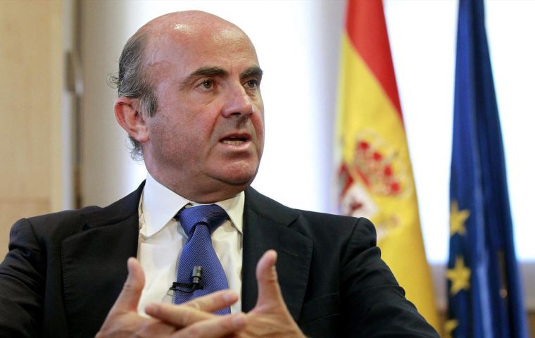 De Guindos aseguró que el freno del crecimiento en Cataluña en el cuarto trimestre de 2017 “ha podido costar perfectamente ya unos mil millones de euros”