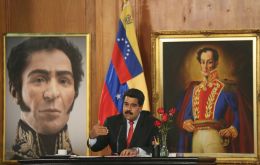 Maduro anunció que se otorgará el equivalente a 3,9 dólares a quienes posean el Carnet de la Patria, un documento de identidad que regula la compra de alimentos