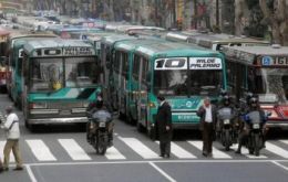 El ministro de Transporte Guillermo Dietrich, justificó los incrementos en una reducción de los subsidios al transporte que llegan a 60%