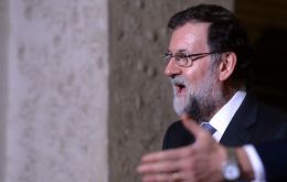 “No se puede tomar posesión desde Bruselas y si lo hace el artículo 155 seguirá en vigor”, aclaró Rajoy sobre el artículo que le permite control directo sobre Cataluña