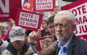 El líder Laborista Jeremy Corbyn dijo que “no apoyan ni llaman a un segundo referendo”, sino “un voto significativo en el Parlamento” sobre la futura salida.