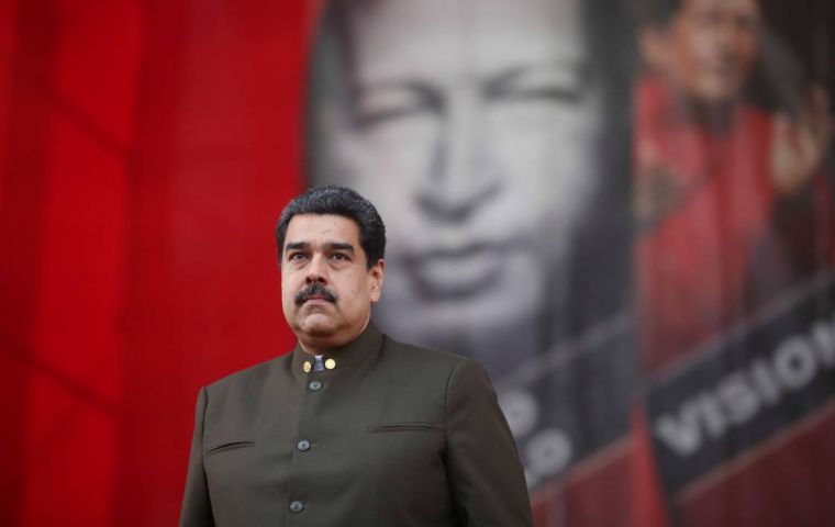 “Venezuela le dice al mundo ante más sanciones, más elecciones. En Venezuela no decide Donald Trump, en Venezuela decide el pueblo”, afirmó Maduro